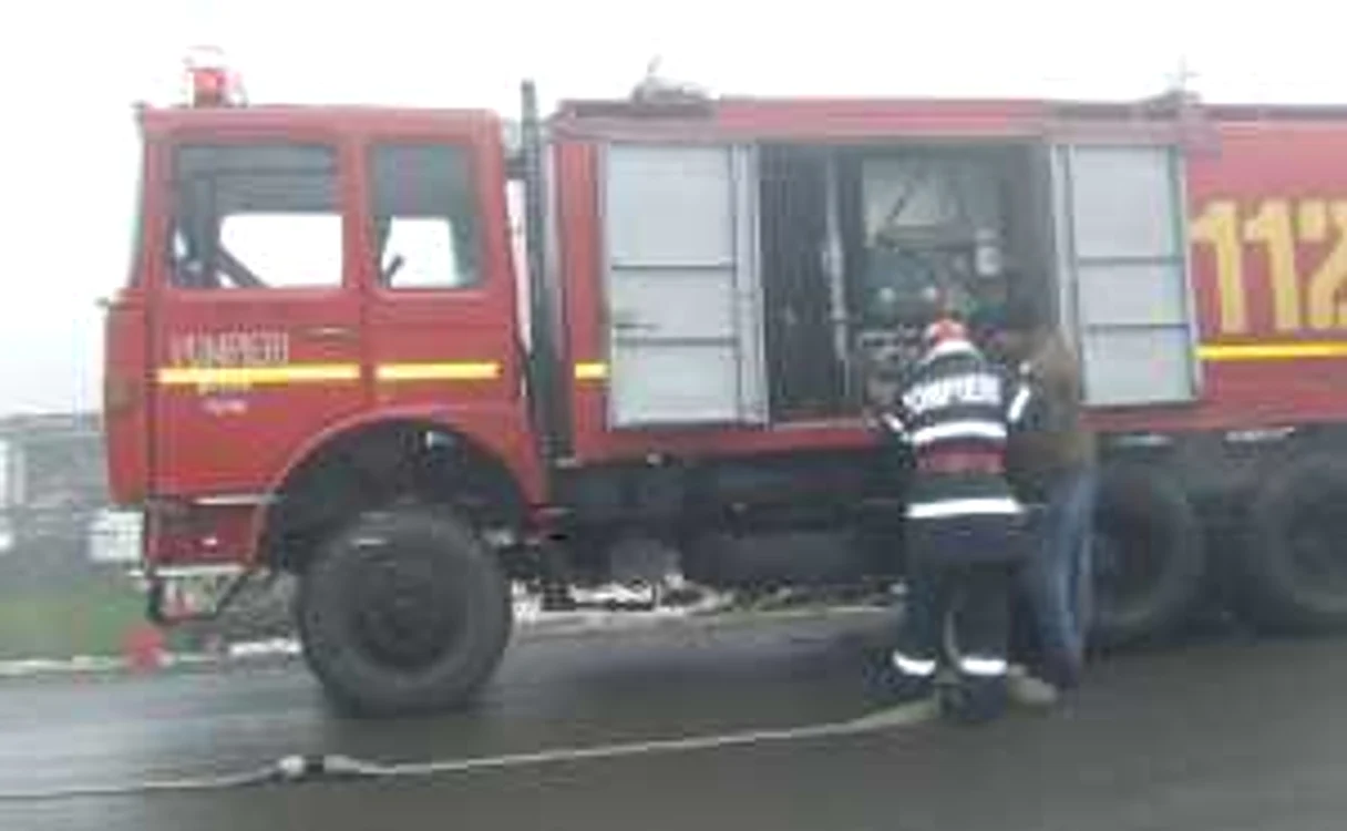 Râmnicu Vâlcea: Pompierii intervin la incendii cu autospeciale vechi