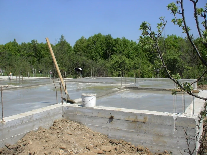 Potrivit specialiştilor, cel mai bun pentru construcţia de locuinţe este blocul ceramic cu spaţii interioare care, mai nou, sunt umplute cu vată minerală