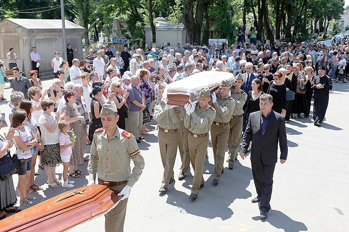 Click! a fost prezent la înmomântarea marelui  actor, care a avut loc sâmbătă, 23 iulie