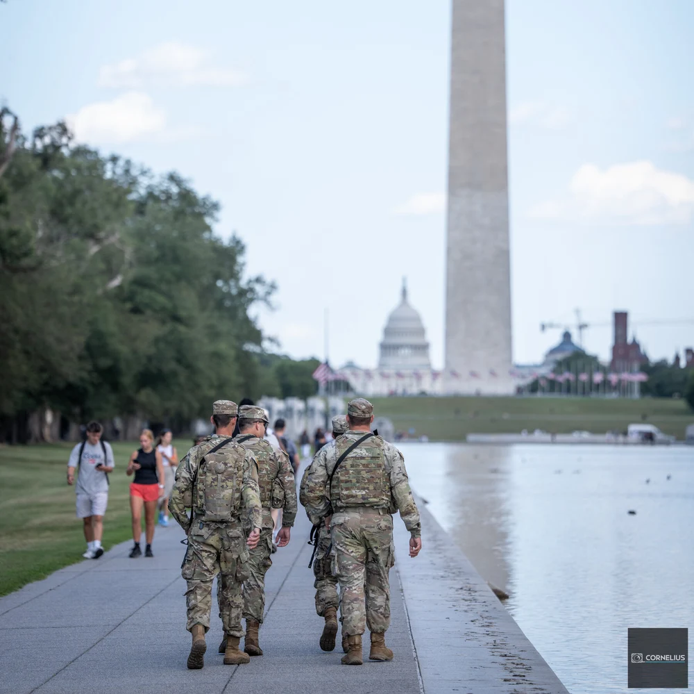 Bărbat din Washington, reținut din cauză că a interpretat Marșul Imperial din „Războiul Stelelor”, în timp ce protesta împotriva trupelor Gărzii Naționale