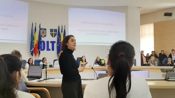 Psihilogul Aurora Szocs a explicat ce influență au telefoanele în viața aolescenților FOTO: A.M.