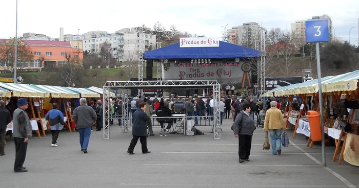 Nici spectacolele de folclor de la Târgul „Produs de Cluj“ nu au atras mulţi clujeni