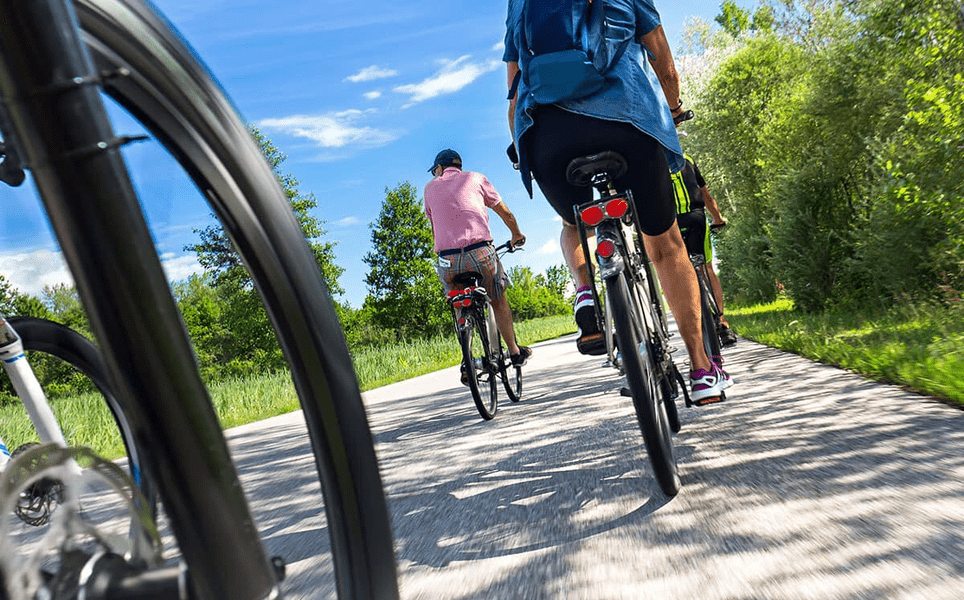 Pistă spectaculoasă pentru bicicliști, între un lac și o pădure, în județul Galați