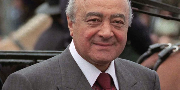 Miliardarul Mohamed Al Fayed împreună cu Regina Elisabeta a II a  foto   GettyImages jpg