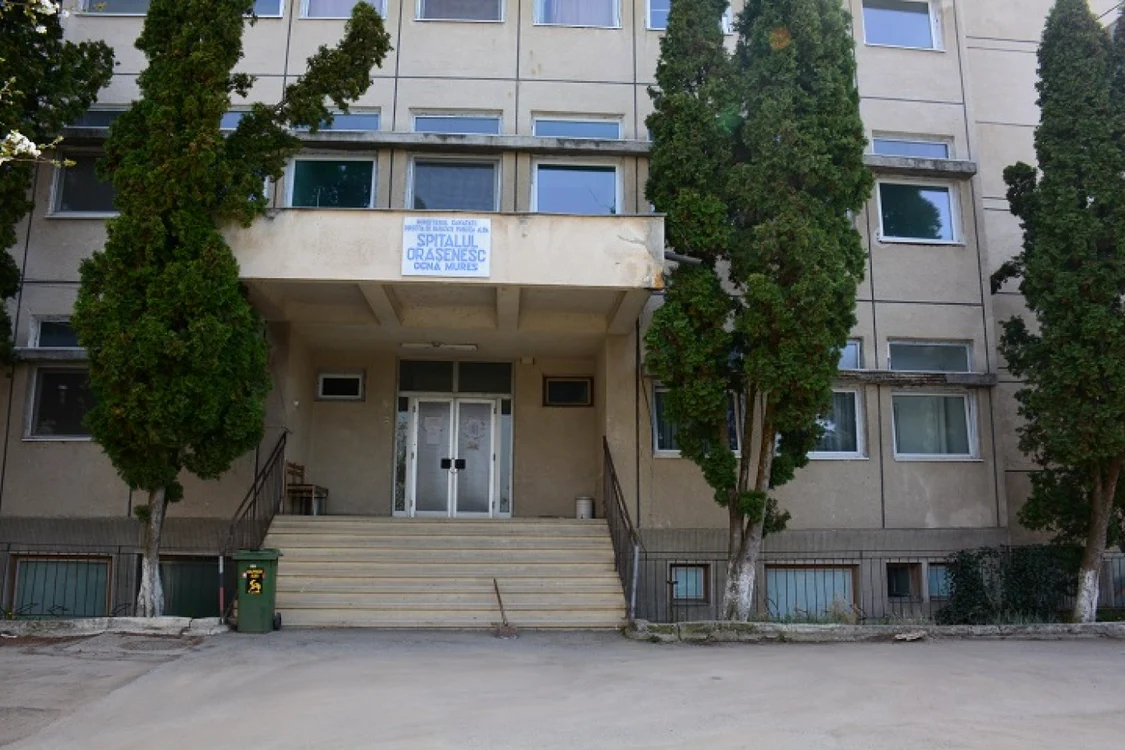 Unitatea medico-socială funcţionează în sediul fostului spital orăşenesc