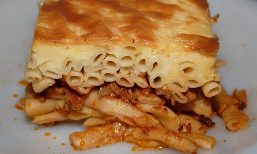 paste cu carne şi sos bechamel jpeg