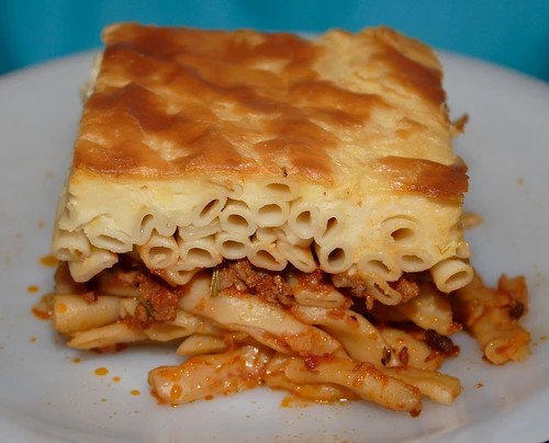 paste cu carne şi sos bechamel jpeg