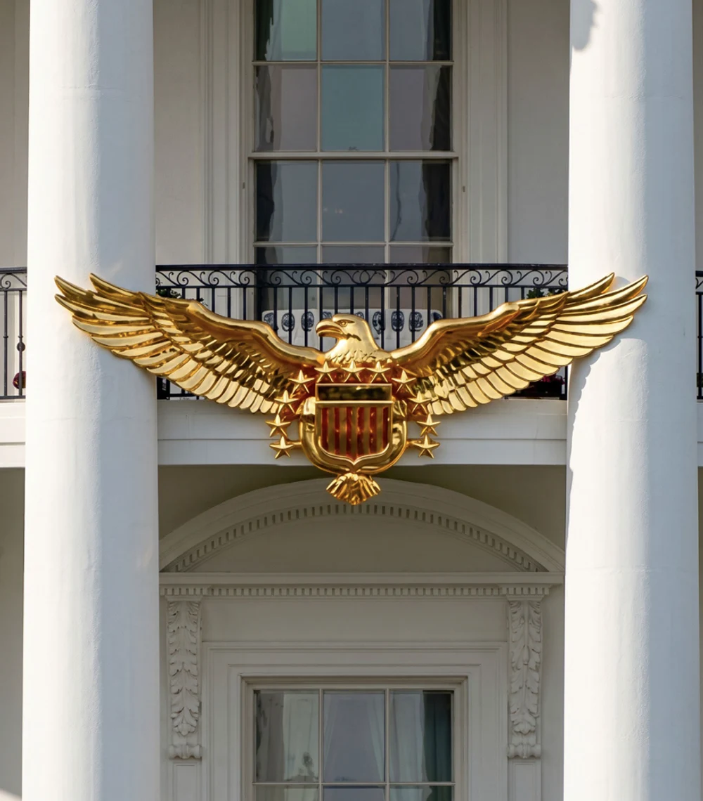 „Vulturul de aur” pe care Donald Trump îl dorește pe Casa Albă a stârnit un val de ironii: „L-a angajat pe Vladimir Putin ca decorator”
