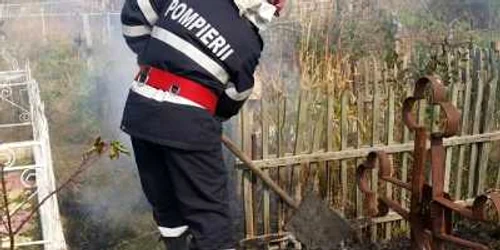 incendiu cimitir Babadag   Foto ISU Tulcea