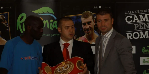 Lucian Bute şi JP Mendy * Foto: Marian Burlacu