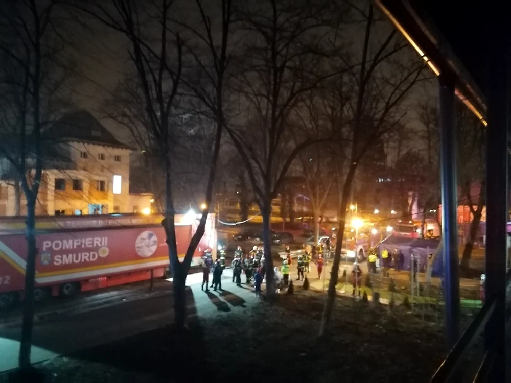 Degajare de fum la un ventilator al secţiei mobile ATI de la Institutul Marius NastaFoto: News.ro