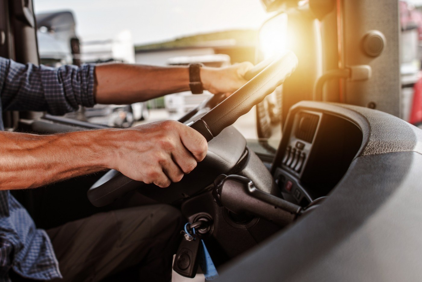 Pățania incredibilă a unui camionagiu român în Franța: condamnat la închisoare și obligat să plătească trei milioane de euro Pățania incredibilă a unui camionagiu român în Franța: condamnat la închisoare și obligat să plătească trei milioane de euro