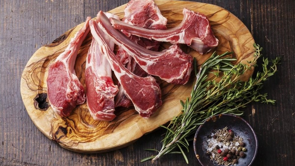 Prețul cărnii de miel cu mai puțin de o lună înainte de Paște: „Am luat jumătate de miel de acum și am terminat bâlciul”