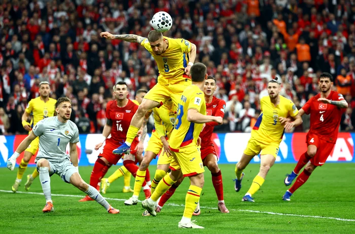 Daniel Bîrligea a respins și din careul nostru   FOTO EPA