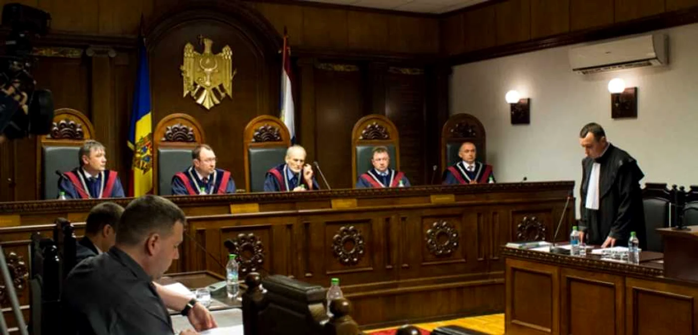 Judecătorii CCR au stabilit că, în cazul prescrierii faptei penale, acţiunea civilă trebuie să continue