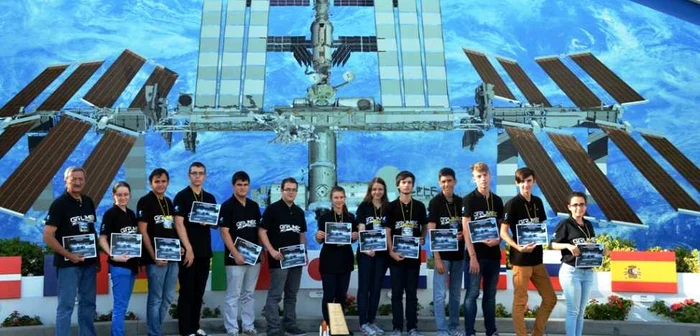 Liceenii NASA coordonaţi de profesorul Ion Băraru de la Colegiul Naţional Mircea cel Bătrân din Constanţa Sursă foto Arhivă personală