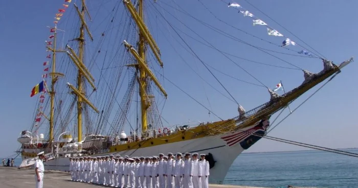 Bricul Mircea, nava-şcoală a Marinei Române FOTO navy.ro