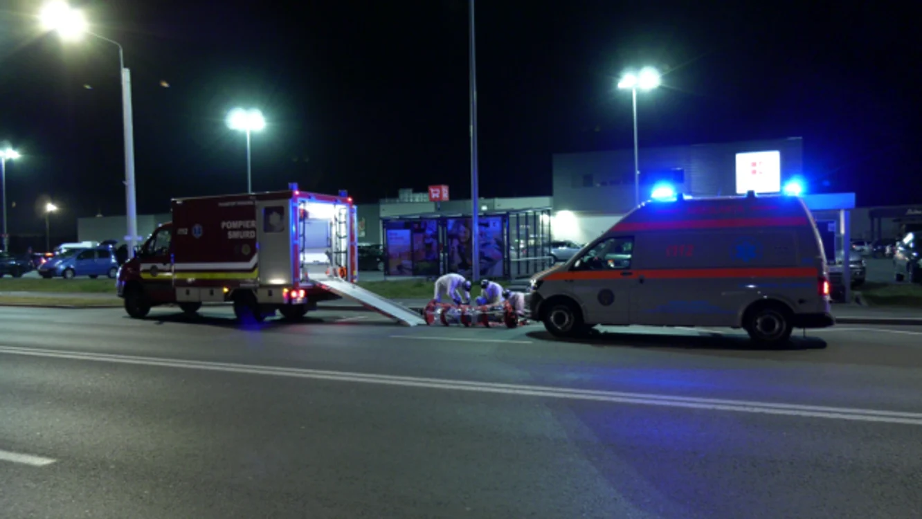 Femeia a aşteptat aproape o oră ambulanţa dotată cu izoletă
