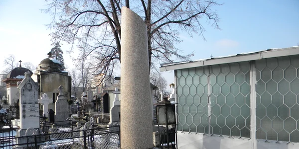 monument funerar obscen ploiesti