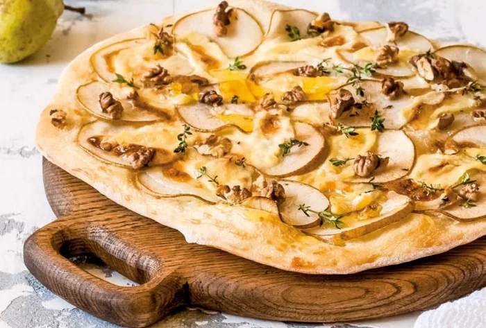 pizza cu pere jpg