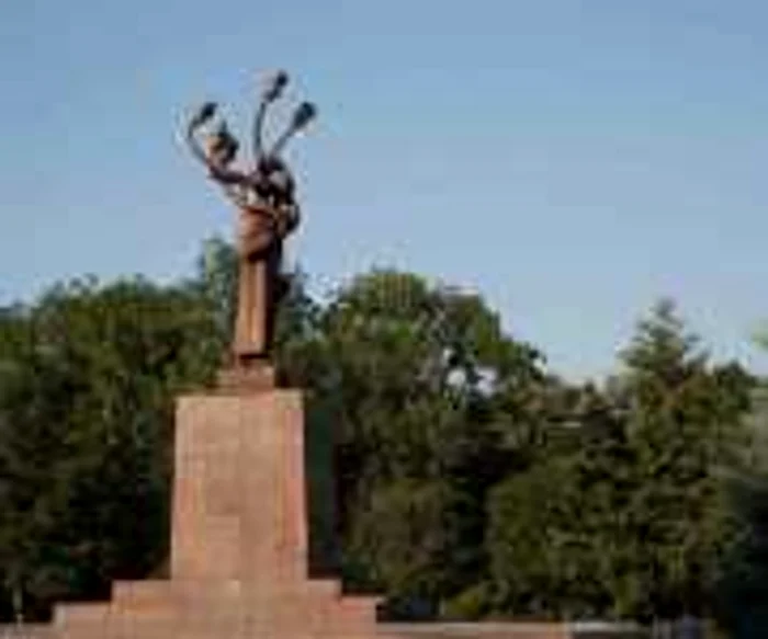 Hidra a fost amplasată în Piaţa Presei Libere la începutul lunii iulie FOTO: Proiect 1990