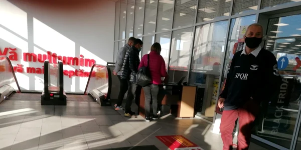 vânzare la uşa magazinului pentru nevaccinaţi