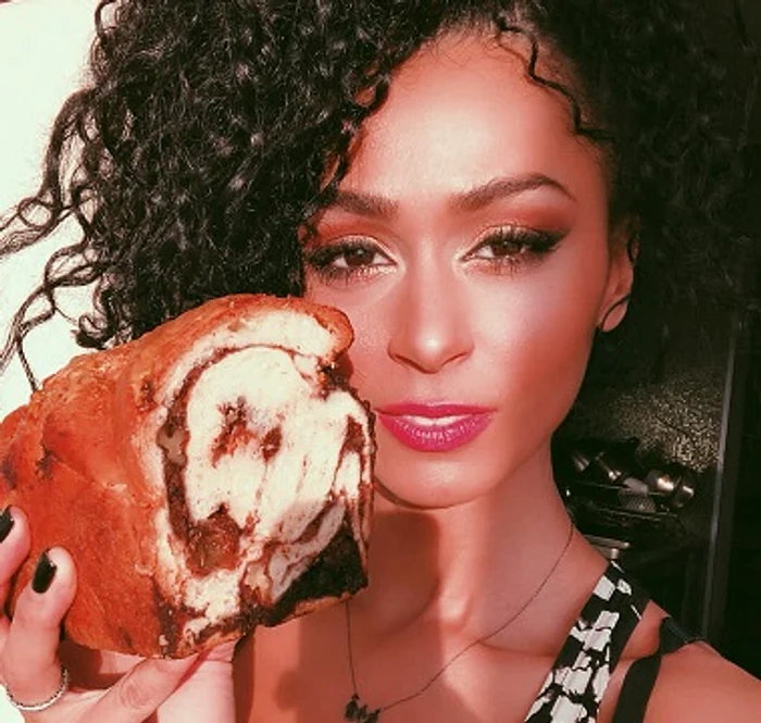 Frumoasa mulatră pregăteşte un meniu divers Foto:Arhivă personală