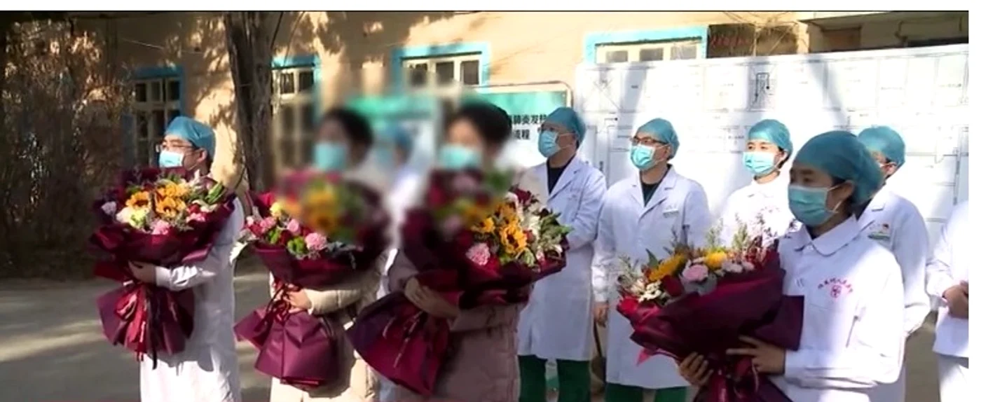 Chiar dacă nu mai sunt bolnavi, foștii pacienți de coronavirus sunt în continuare stigmatizați și autoritățile le protejează imagineafoto: captura CNN