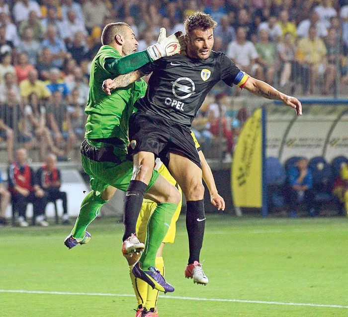 
    De prestaţia lui Mutu depinde în mare măsură o posibilă revenire a PetroluluiFoto: Răzvan Păsărică  