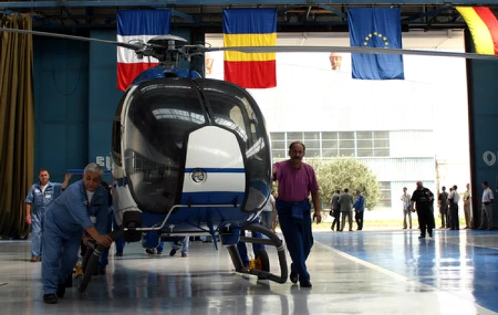 Reprezentanţii diplomatici sunt interesaţi de elicopterele româneşti. Foto arhivă