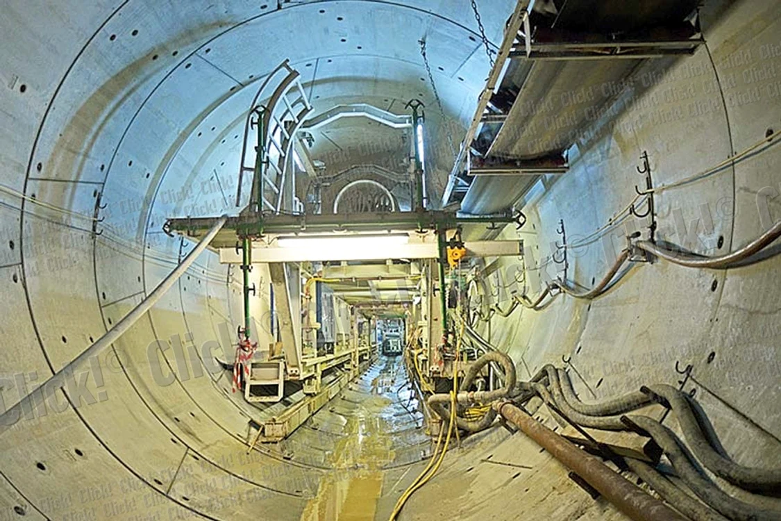 Tunelul de la staţia Academia Militară e gata. Au fost montaţi şi bolţarii (Fotografii: Metrouusor.com/ Roberto Sălceanu)