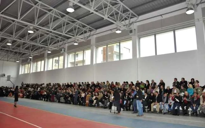 Primarul Sectorului 2 a inaugurat o sală nouă de sport din cadrul Liceului C.A Rosetti FOTO PS2