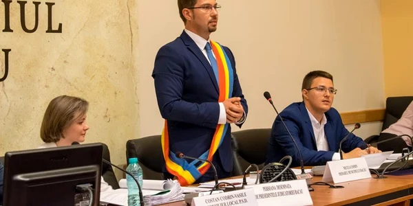 Cosmin Necula a participat la prima şedinţa de Consiliu Local în funcţia de primar al ales al Bacăului FOTO Facebook