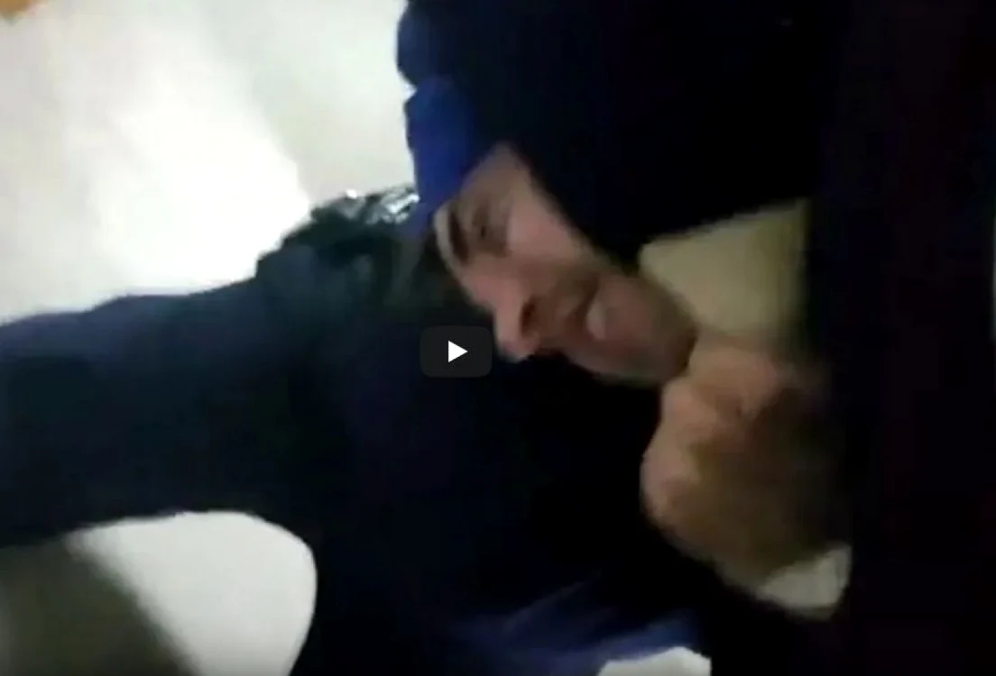 Momentul în care jucătorul de rugby a fost încătuşat FOTO YouTube/ Dinu Zară