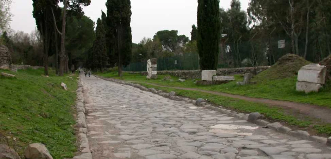 Via Appia, drumul care unea Roma de Capua, se păstrează şi astăzi în condiţii excelente. FOTO: MM