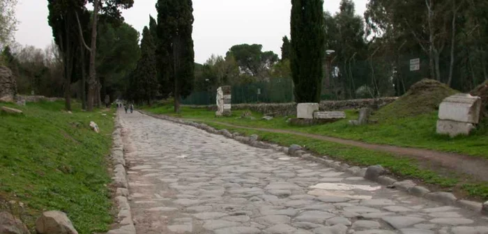 Via Appia, drumul care unea Roma de Capua, se păstrează şi astăzi în condiţii excelente. FOTO: MM