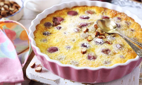 Clafoutis cu struguri roze  Sursa foto shutterstock 1846542379 jpg