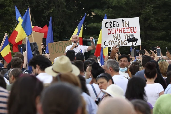 Mugur Mihaescu, la protestul anticarantină de duminică, 12 iulie, din Piaţa Victoriei Foto Inquam Photos