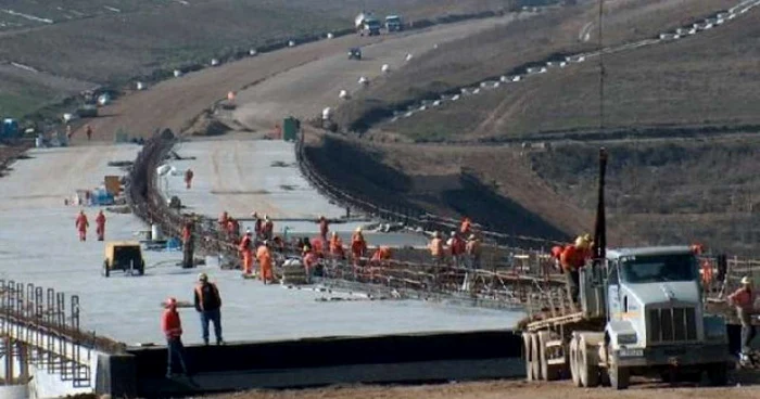 Autostrada Craiova-Piteşti va avea patru benzi de mers Foto: Arhiva