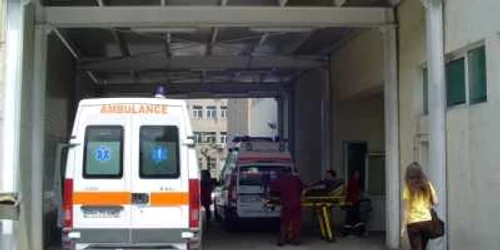 Victima a fost transportată la spital pentru îngrijiri medicale (foto: arhivă)