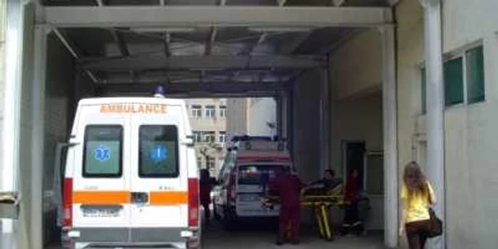 Victima a fost transportată la spital pentru îngrijiri medicale (foto: arhivă)