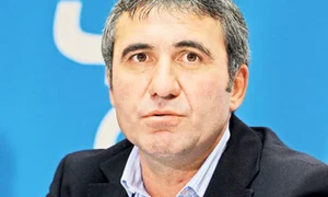 «Regele» i a făcut din nou praf pe federali jpeg