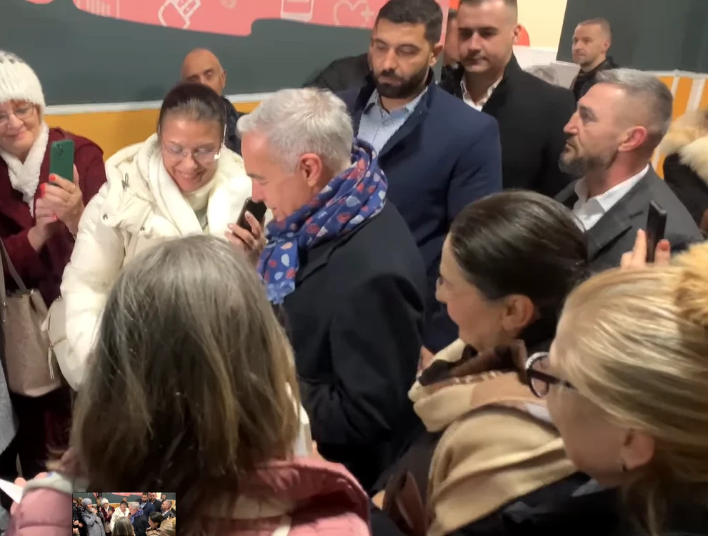 Călin Georgescu, păzit, la primul tur al prezidențialelor. FOTO captură Facebook Călin Georgescu