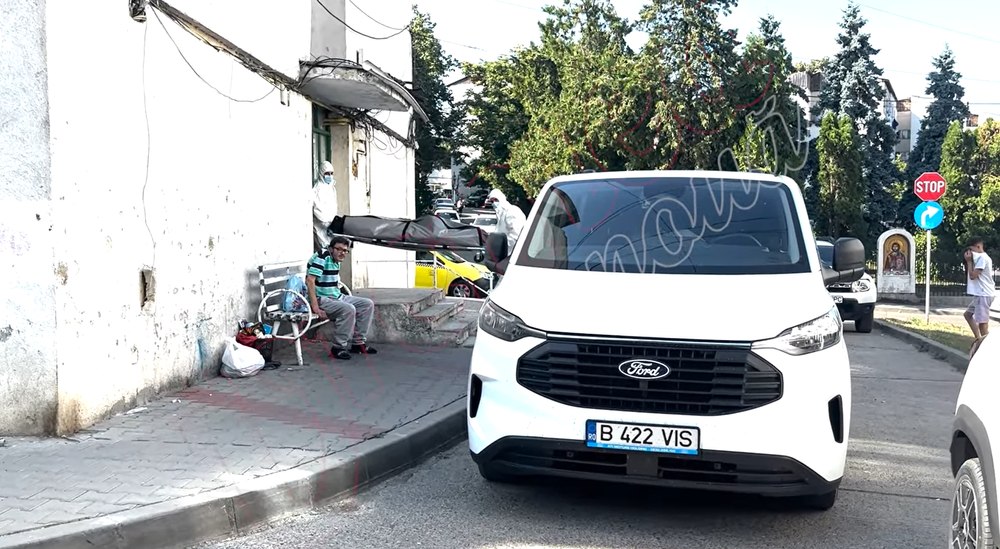 Bărbat găsit mort într-un apartament din Vaslui. Vecinii s-au mobilizat pentru a-i organiza înmormântarea: „Sărac, abătut cum era, sărea tot timpul să ajute”