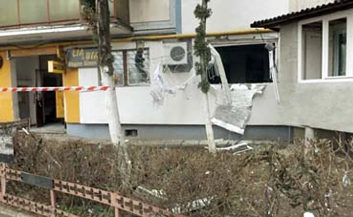 Apartamentul în care s-a produs explozia se află la parterul unui bloc