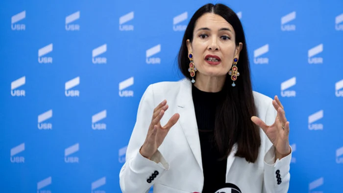 
    Romprest refuză să mai ridice gunoiul de pe străzile din sectorul 1, din cauza scandalului cu primarul Clotilde Aramand   