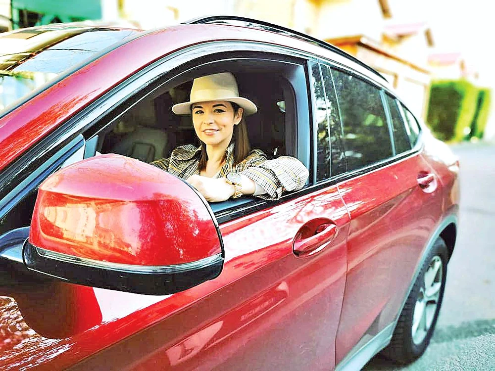Andreea Marin, vedetă tv, maşină de 60.000 €