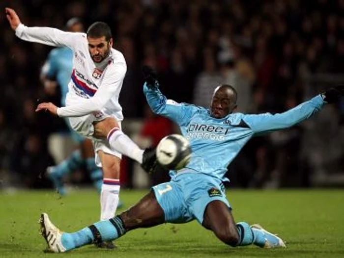 Jucătorii celor două echipe au luptat pentru fiecare minge. sursa foto: EPA