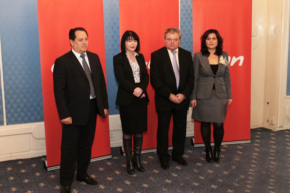 Virgil Metea, director general E.ON Gaz Distribuţie, Monica Ciocan-Covaliu, director general adjunct E.ON Energie România şi Emil Moldovan, Director la Divizia Servicii Tehnice a E.ON Gaz Distribuţie