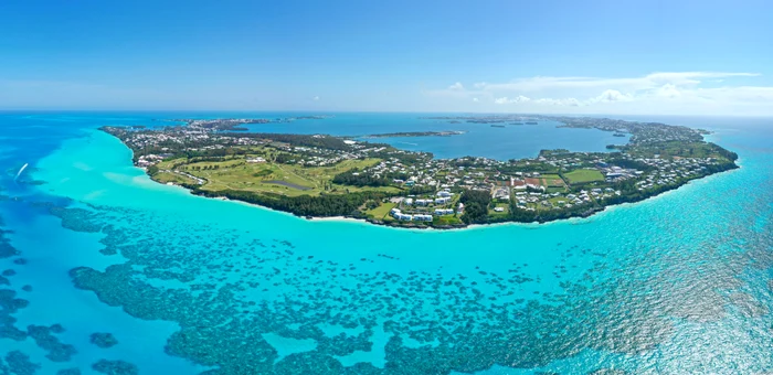 O insulă izolată din Bermuda, în mijlocul Oceanului Atlantic. FOTO: Shutterstock